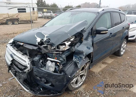 2019 Ford Escape Titanium z USA, uszkodzony, nr VIN 1FMCU9J98KUB43417